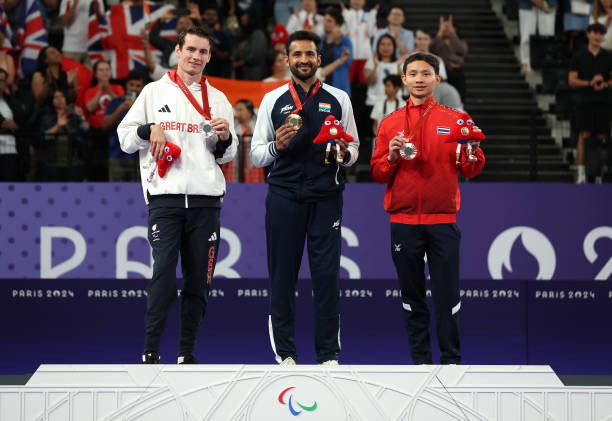 羽毛球拍选购指南:4U和6U到底哪个更适合你?