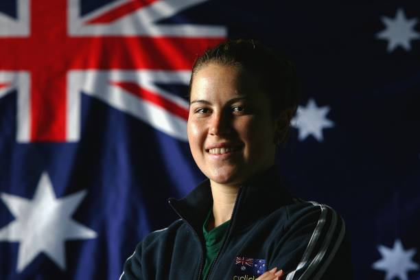 羽毛球单打与双打规则对比：差异与注意事项