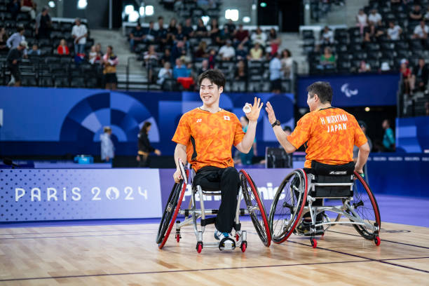 羽毛球拍选购必看：碳素和碳纤维的优缺点全解析