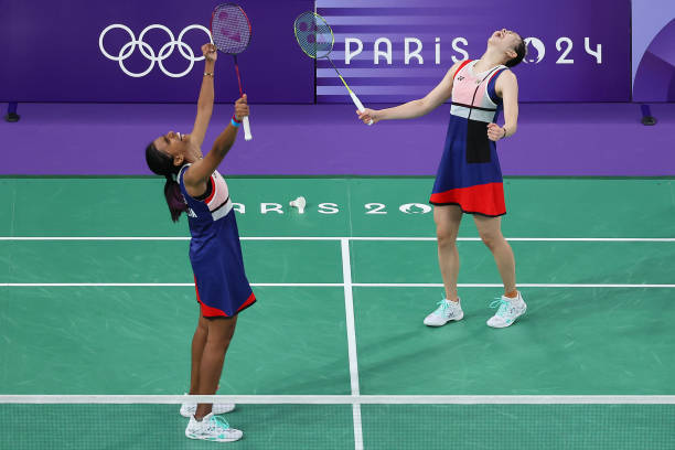 专业教练教你：羽毛球双打站位与跑位的完美配合