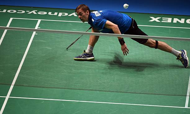 羽毛球场地排球的犯规行为及判罚规则解析