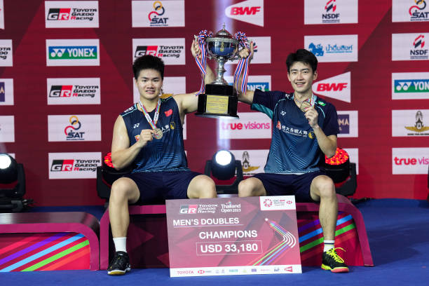 10岁小球员必看:羽毛球拍磅数如何影响击球手感?