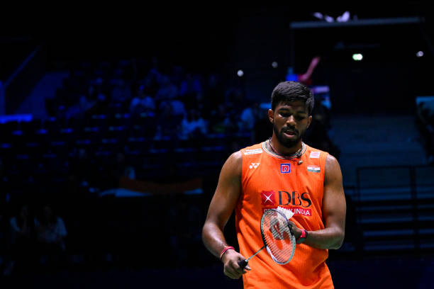 胜利羽毛球拍对比:亮剑12 vs 极速12F,哪款更强?