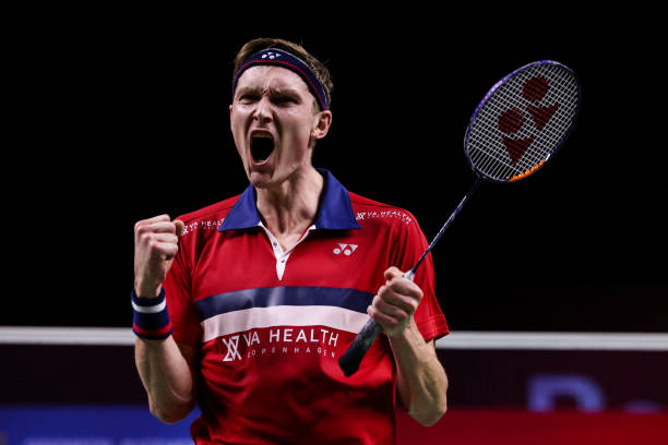 羽毛球拍4U5和4U6对比:哪个更适合力量型选手?