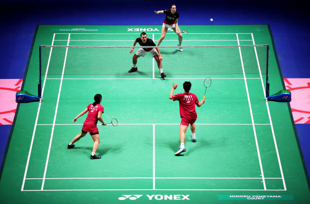 李宁高端羽毛球拍对比：雷霆80 vs 风刃900B