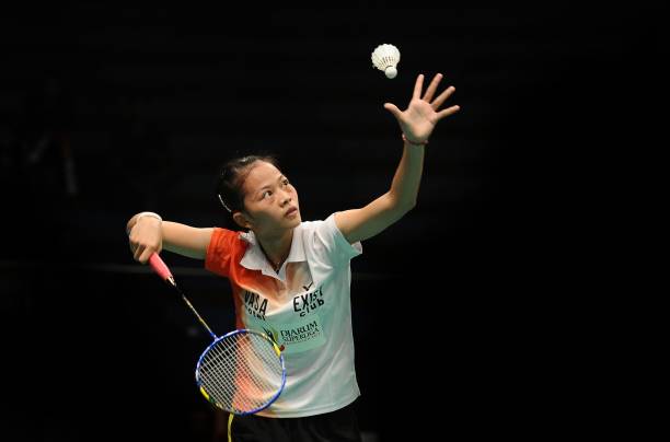 羽毛球发球时球拍应该怎么握？规则与技巧结合