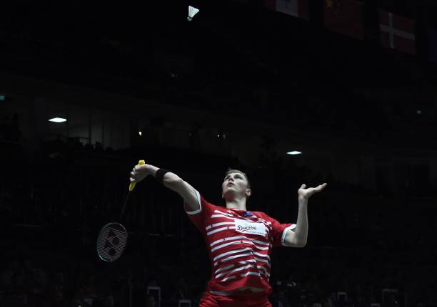 如何选择一款适合你的强力羽毛球拍？