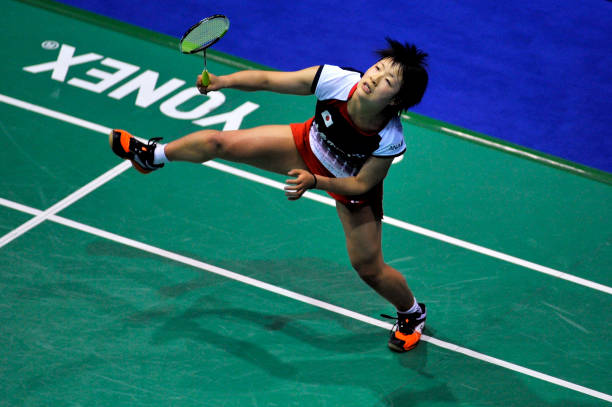 Yonex vs Victor vs Li-Ning：三大羽毛球拍品牌性能对比图