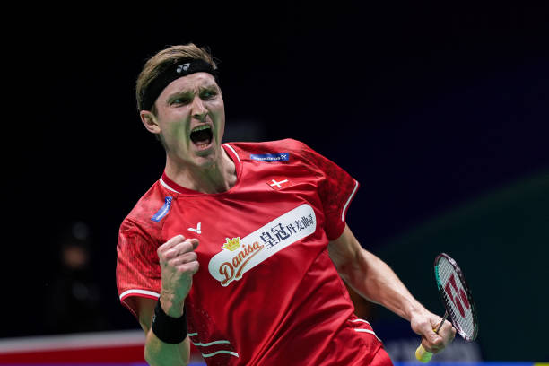 羽毛球场地面积与周边安全空间要求