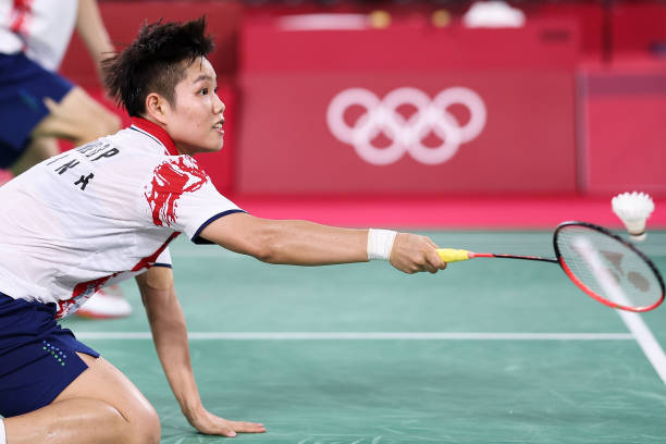 羽毛球插画设计：运动元素的创意表现