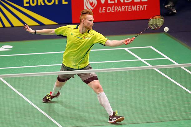 羽毛球拍5U和4U重量对比:究竟哪个更轻?