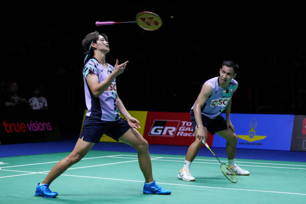 羽毛球场地设计：单打与双打的界限为何不同？