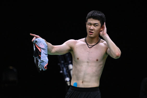 羽毛球21分制与11分制对比:第三局规则如何改变比赛策略?