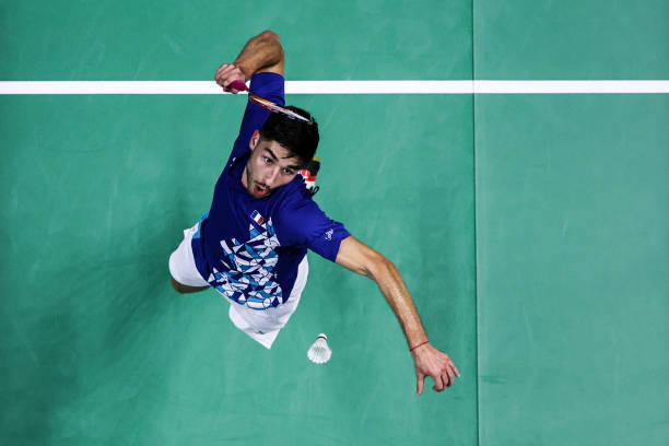 轻量VS重拍?初学者羽毛球拍的选择技巧