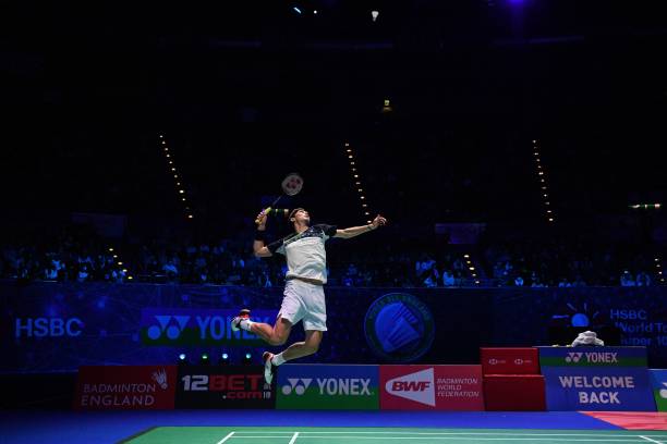 羽毛球双打规则全攻略：边线、发球区与换发球