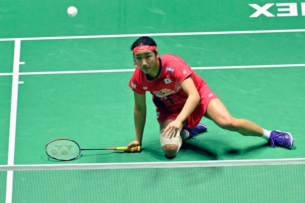 羽毛球反手发球姿势图解：细节决定成败