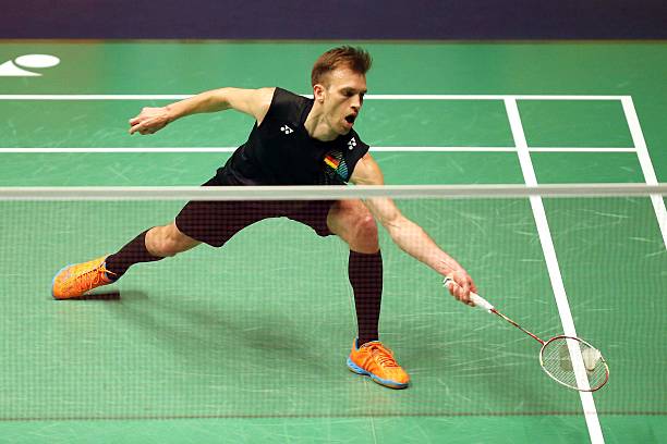 业余VS职业：羽毛球俱乐部的不同类型对比