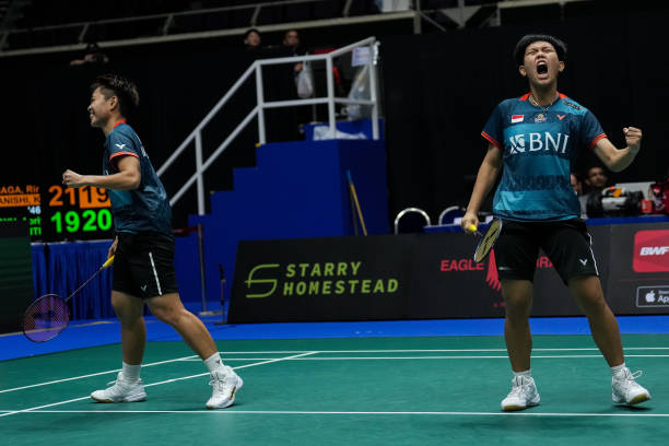 羽毛球发球规则：正手发球与反手发球的正确姿势