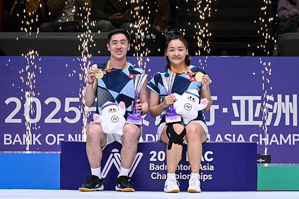 小学羽毛球比赛规则：裁判和计分方式解析