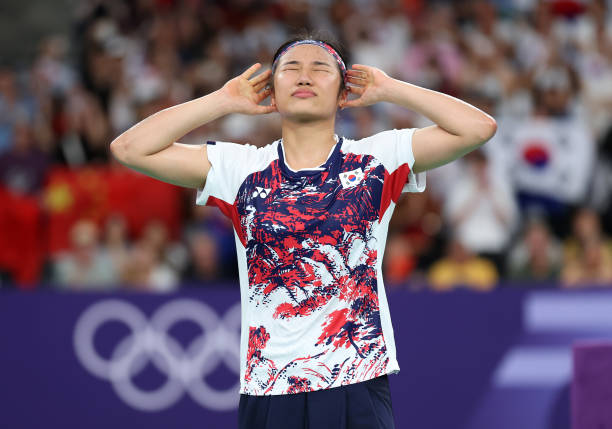 如何发出又低又快的羽毛球?专业选手的发球发力技巧