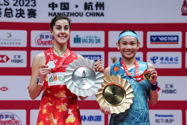 如何利用边线战术？羽毛球单打与双打的不同策略