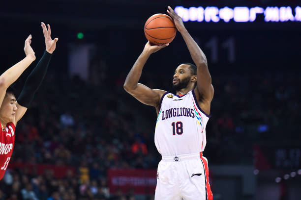 艺术与运动的结合：画出富有张力的投篮瞬间