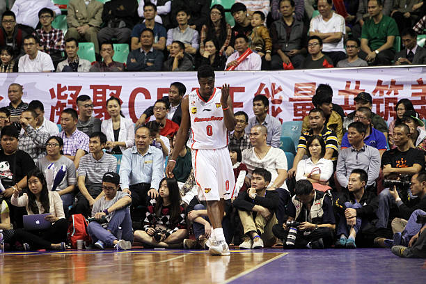篮球术语发音解析：从“dunk”到“rebound”的正确读法