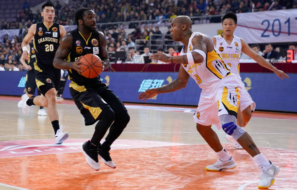 奥尼尔NBA生涯数据解析：四冠王的内线统治力