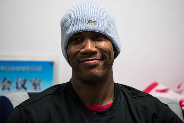 科比球衣高悬斯台普斯,湖人全队打出致敬之战