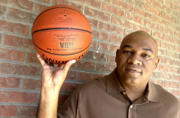 教练教你：如何正确训练以避免二次运球和走步违例