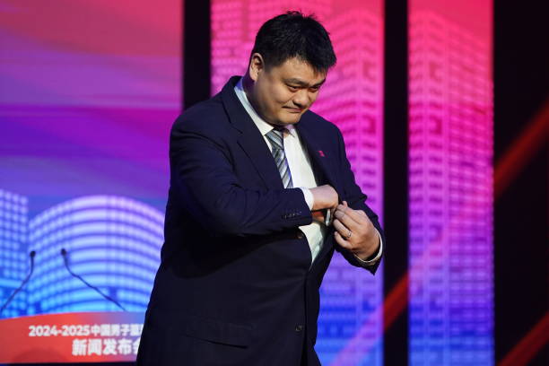 篮球场面层材料选择与施工工艺规范