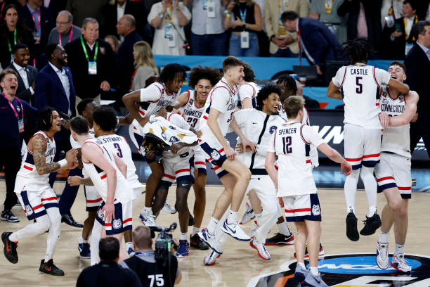 新手必看！篮球二次运球与走步的常见误区视频教学