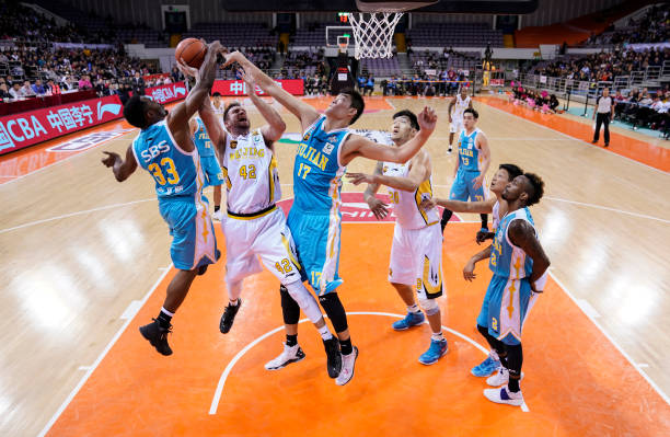 动态之美:如何用画笔表现投篮动作