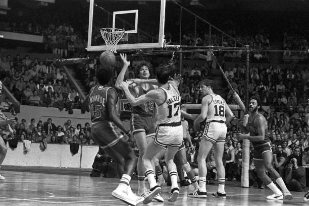 开拓者队史五大中锋排名，谁的数据最亮眼？