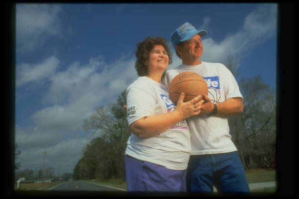 如何准确测量和标记一个标准篮球场