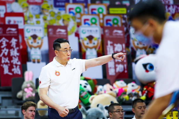 篮球场上的魔术师：盘点NBA最令人惊叹的过人瞬间