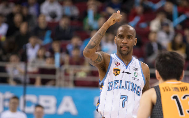 打篮球戴手带的好处：吸汗、防滑、保护手腕