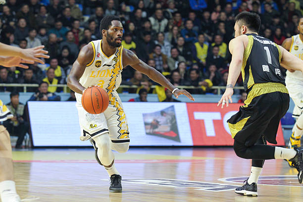 球星对决直播:詹姆斯vs库里精彩回放