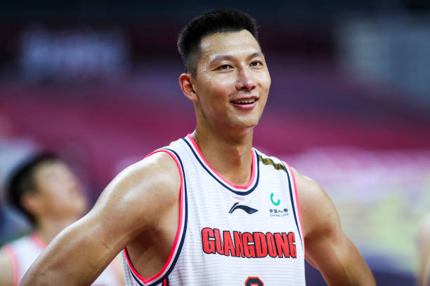 篮球小将初长成，投篮姿势帅呆了！
