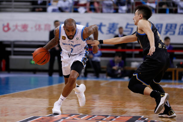实时观看NBA比赛：看球吧直播视频平台推荐