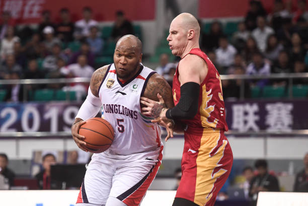 央视NBA精彩回放:库里三分绝杀,勇士逆转比赛