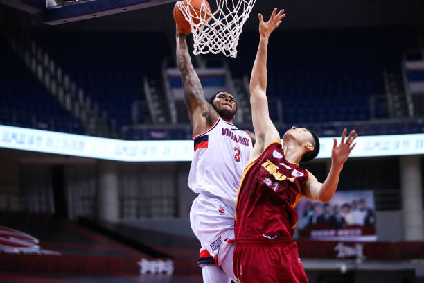 禁区之王：从无名小卒到NBA最霸道中锋