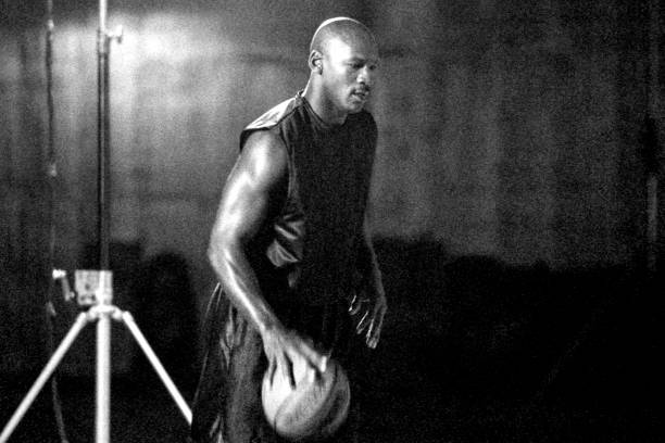 如何正确测量篮板篮筐高度？实用技巧与工具推荐