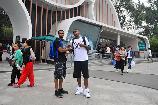 NBA直播：MVP争夺战白热化，谁将捧起常规赛最有价值球员奖杯？
