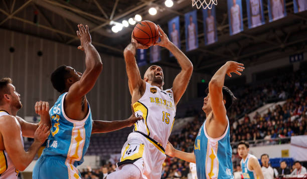 CBA总冠军奖杯花落谁家？完整赛程回顾