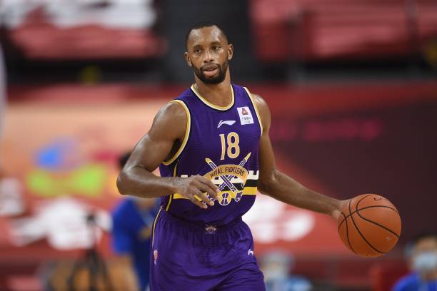 罚球三不沾是否属于违例？篮球规则解读