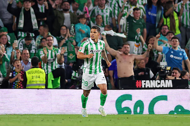 2021赛季法甲积分榜:巴黎圣日耳曼领跑,里昂紧追其后