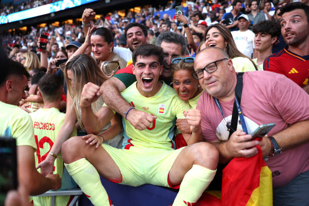 德甲沙拉盘：刻满冠军名字的传奇奖杯