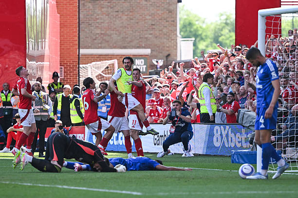 点球技巧与规则:5人制足球助跑是否允许?