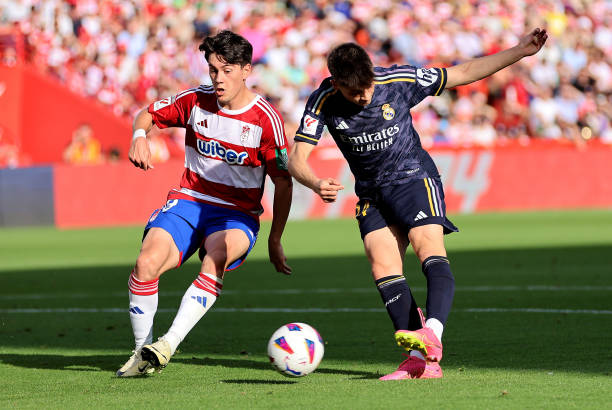 红牌停赛规则详解：第三场比赛何时能重返赛场？